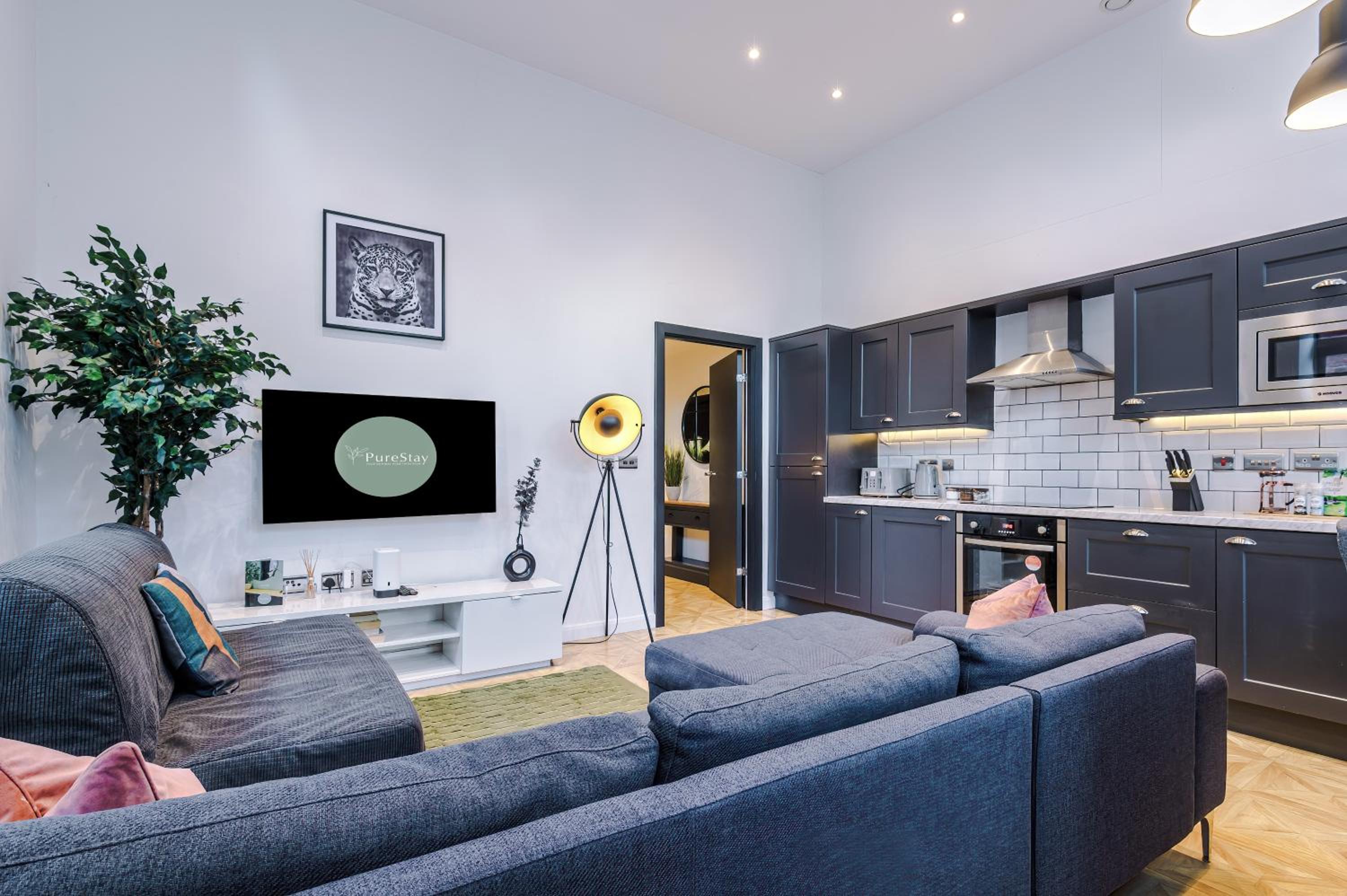 2025 Traveler Award Winner - Gorgeous Central Flat in Leeds Ideal for Long Stay