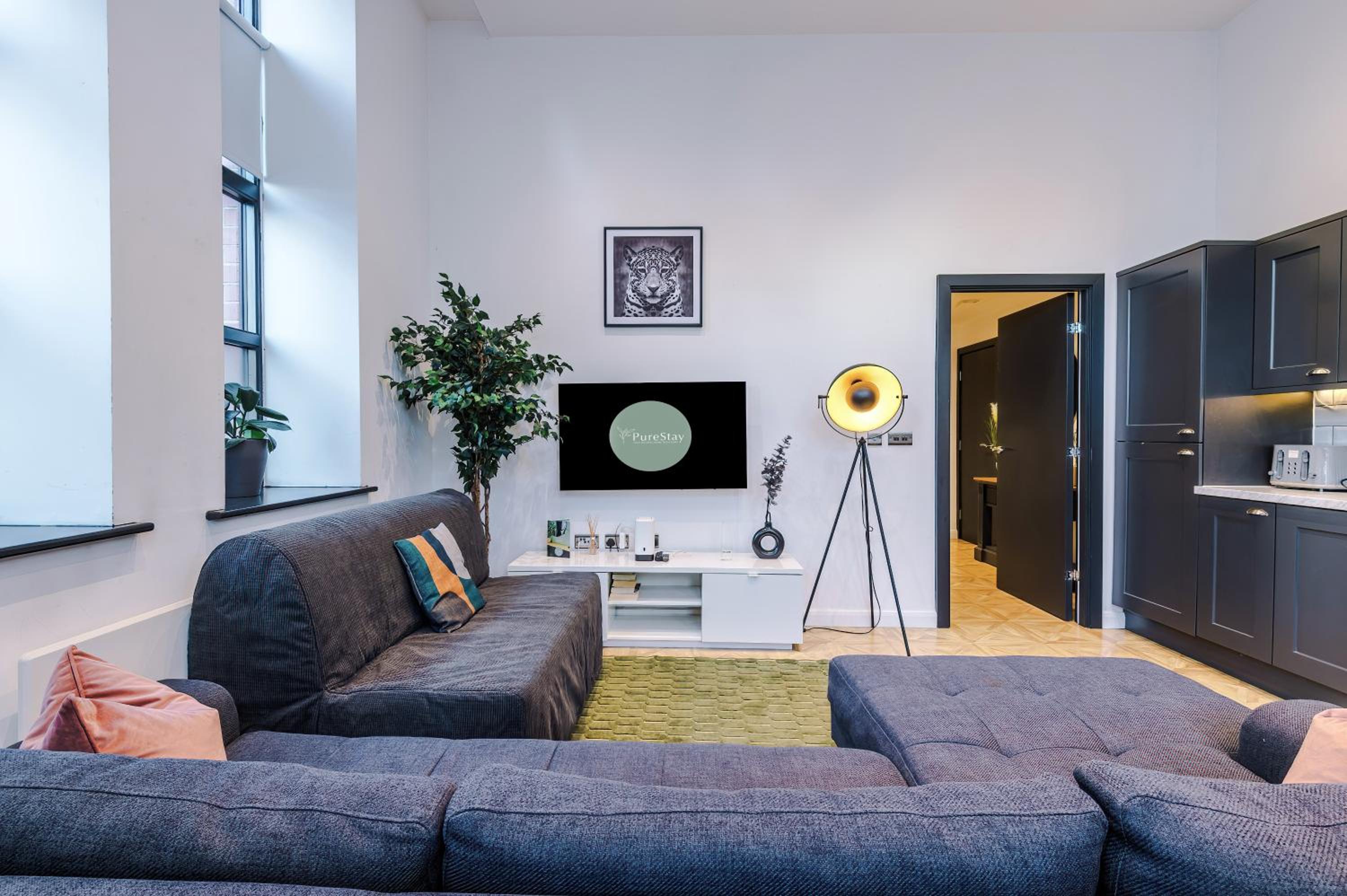 2025 Traveler Award Winner - Gorgeous Central Flat in Leeds Ideal for Long Stay