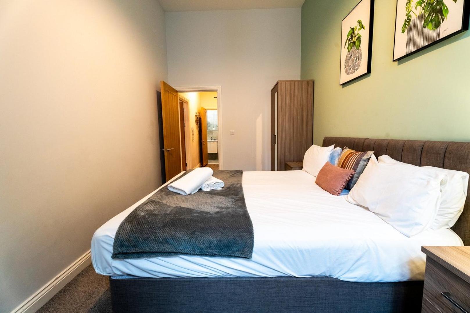 Free Parking | Smart TV | 4 guests view 5