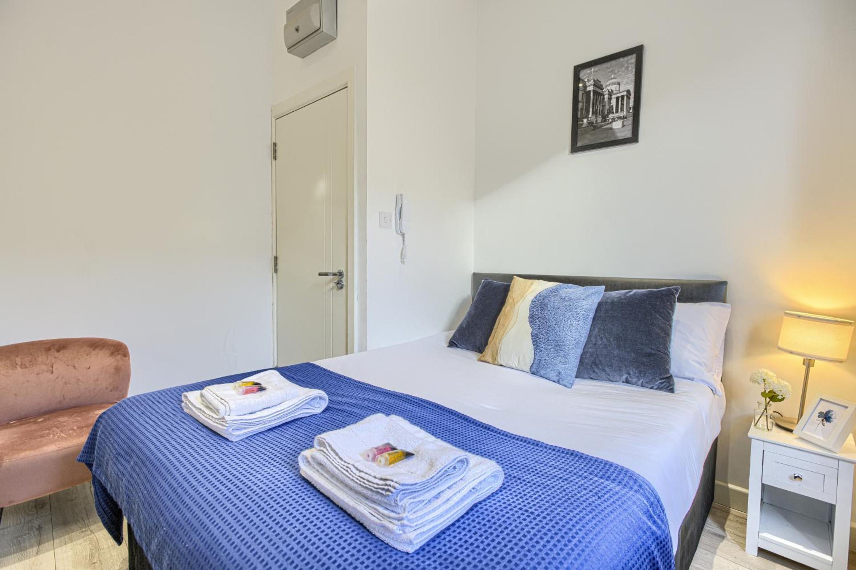The Finsbury Deluxe Apartments