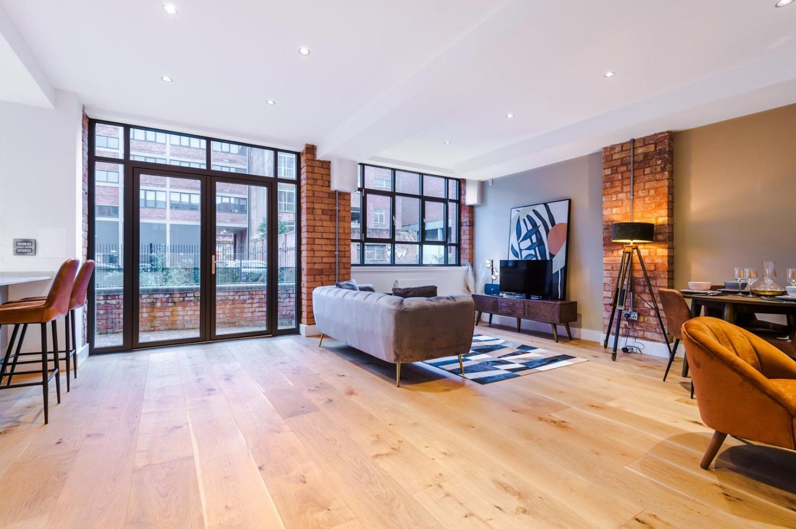 WiFi | 2bedrooms | 10min away to Major Attractions view 2