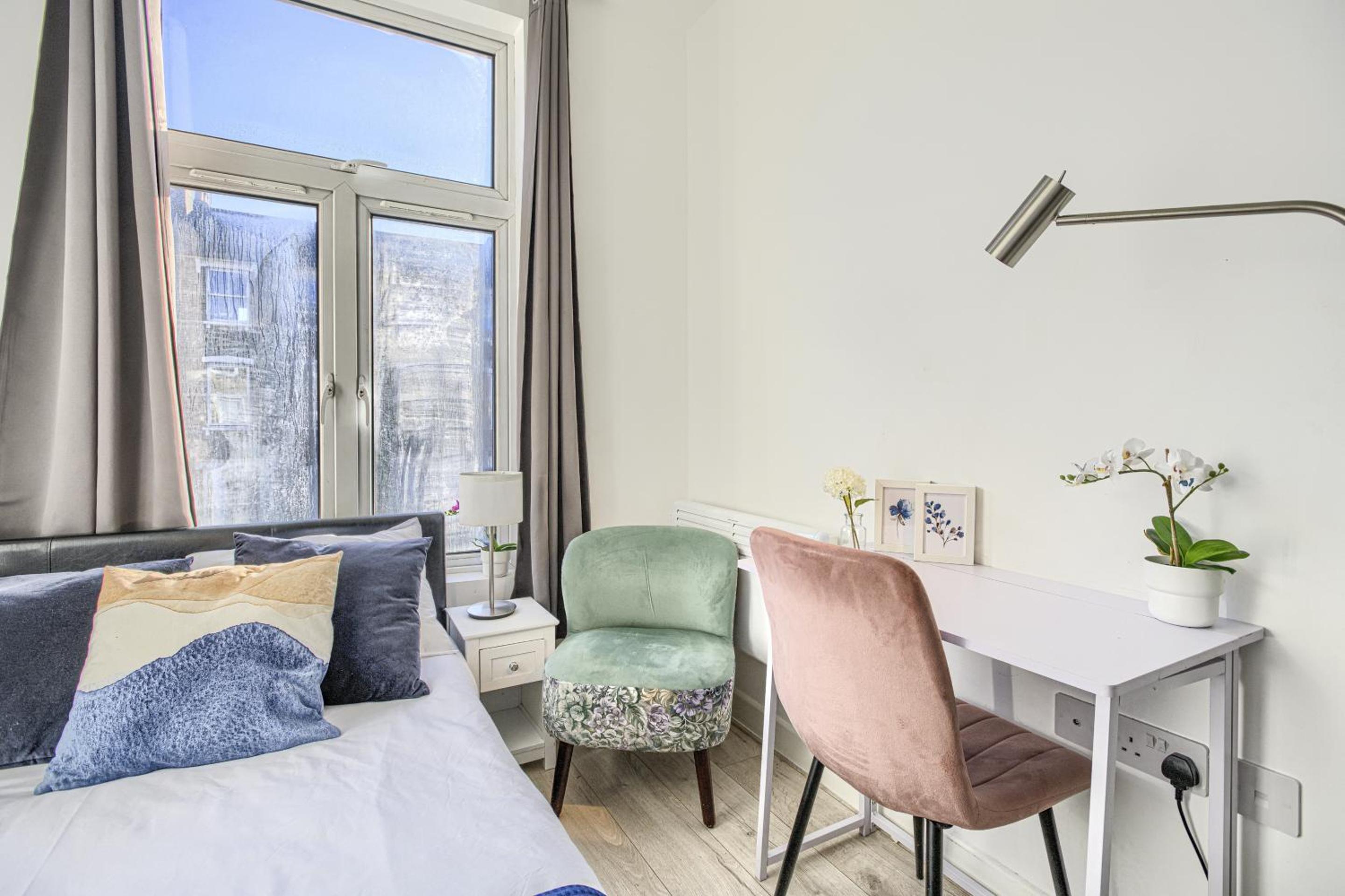 The Finsbury Deluxe Apartments