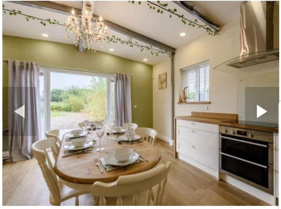 Lillibelles lodge,Oak tree farm view 4