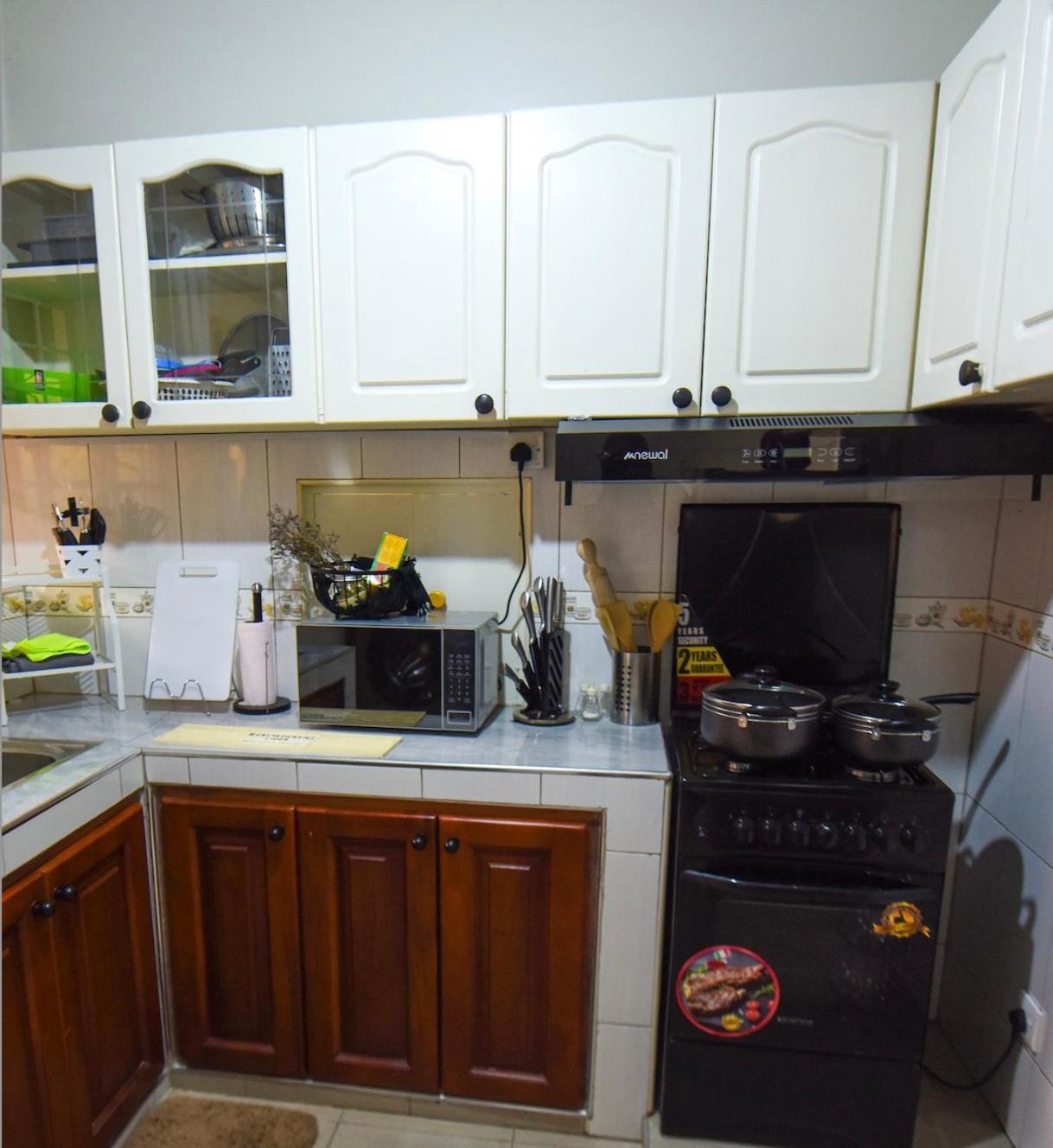 Entire 3-Bedroom Holiday Home in Kampala, Lovingly Furnished view 5