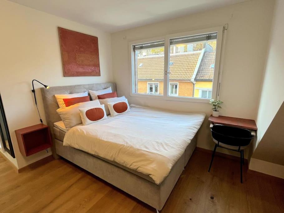Central & modern penthouse-studio with balcony & air-condition