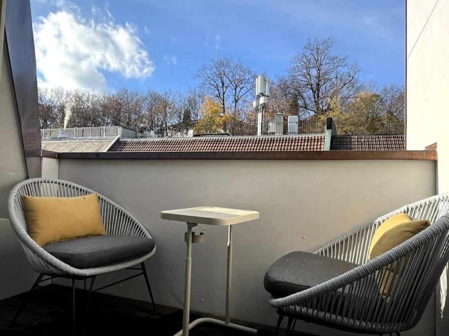 Central & modern penthouse-studio with balcony & air-condition