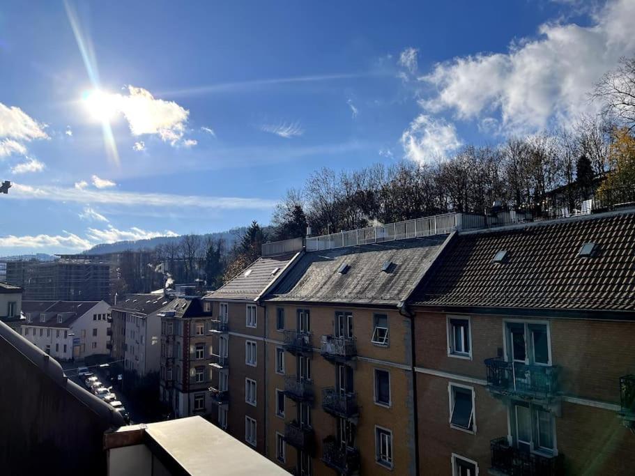 Central & modern penthouse-studio with balcony & air-condition