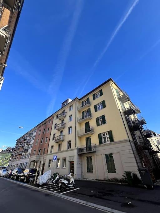 Central & modern penthouse-studio with balcony & air-condition