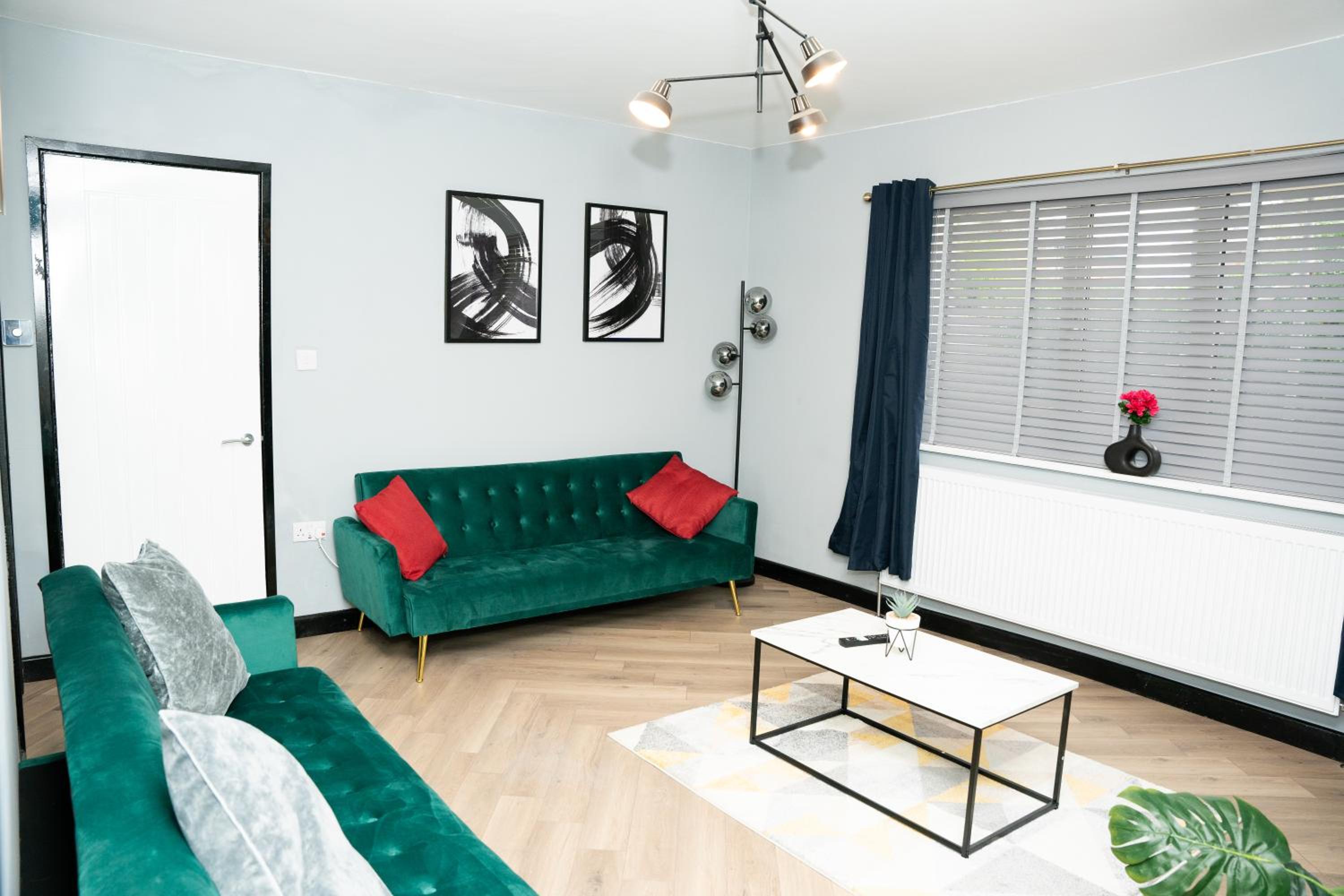 A modern home close to city centre with parking view 3