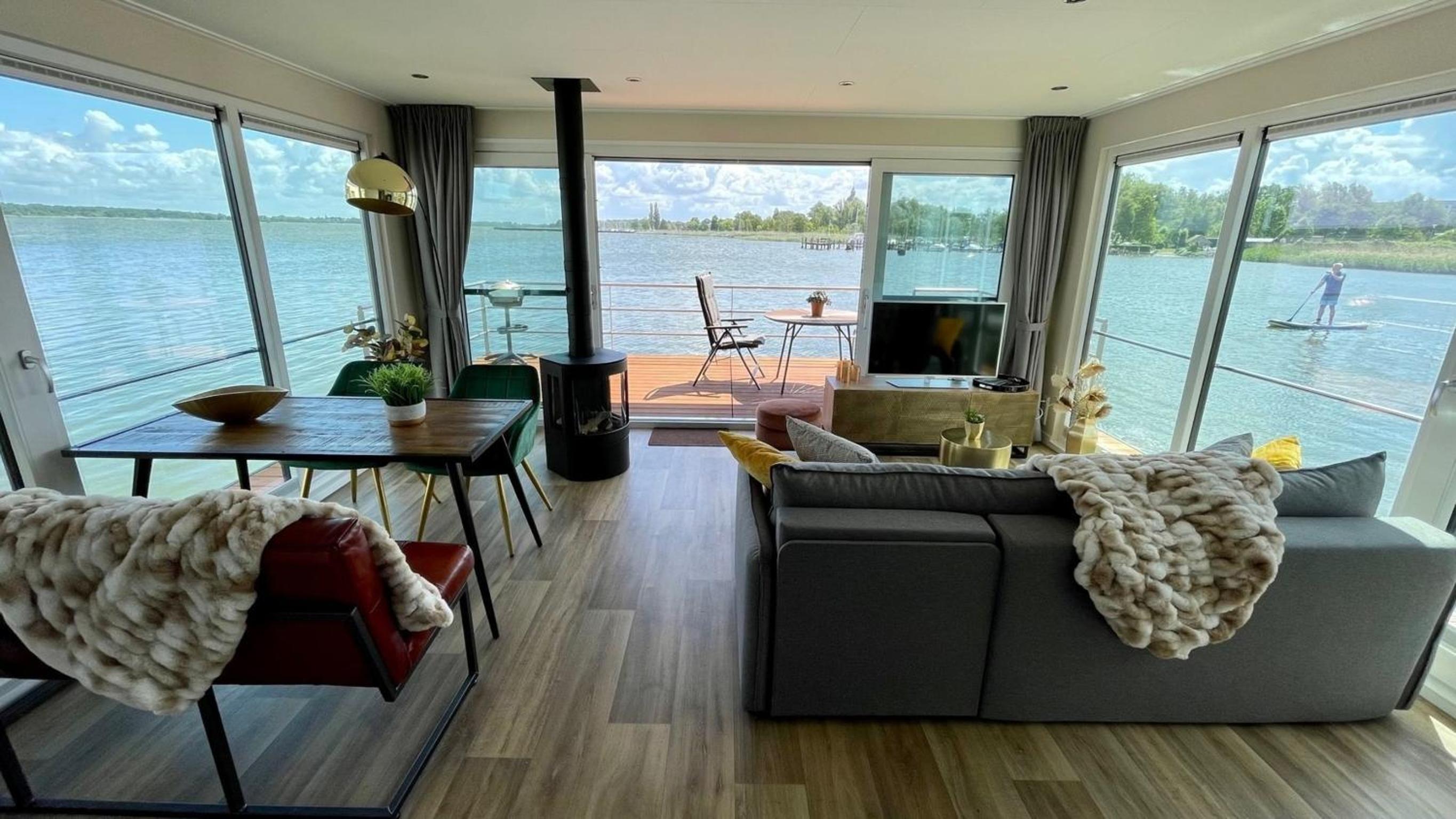Hausboot Sunday