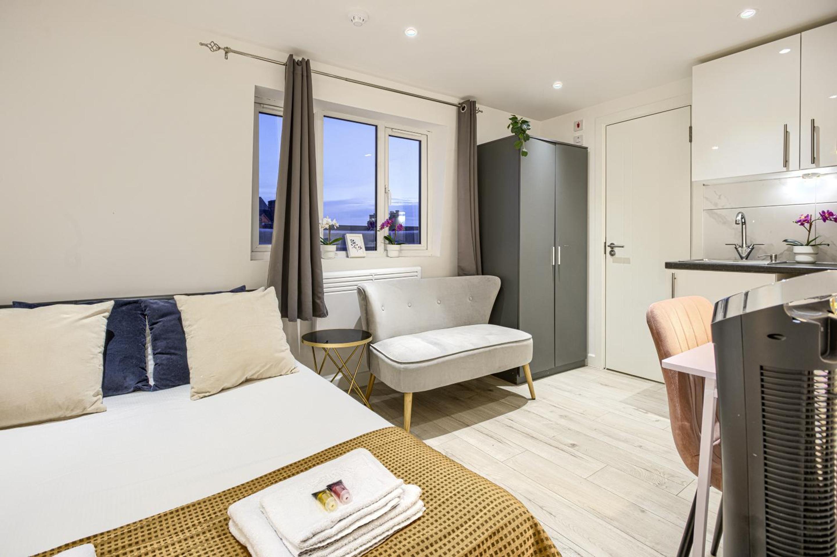 The Finsbury Deluxe Apartments