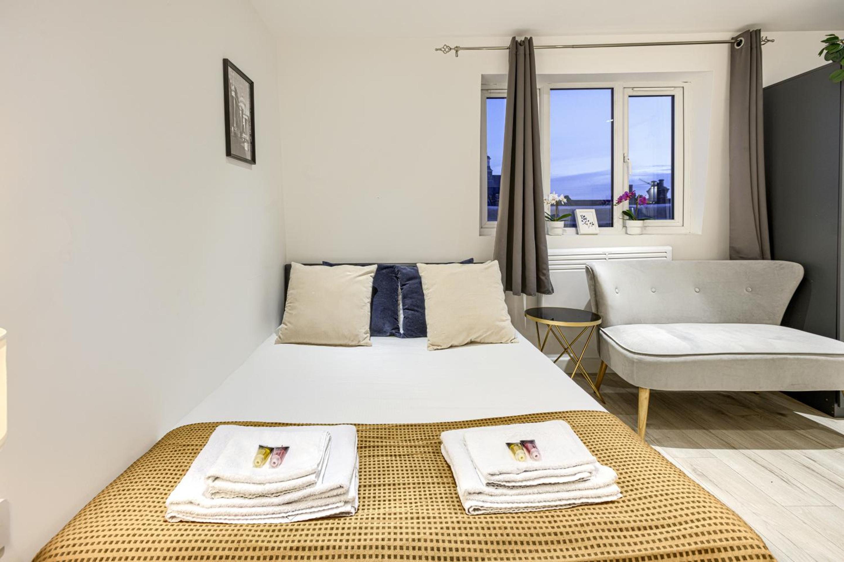 The Finsbury Deluxe Apartments