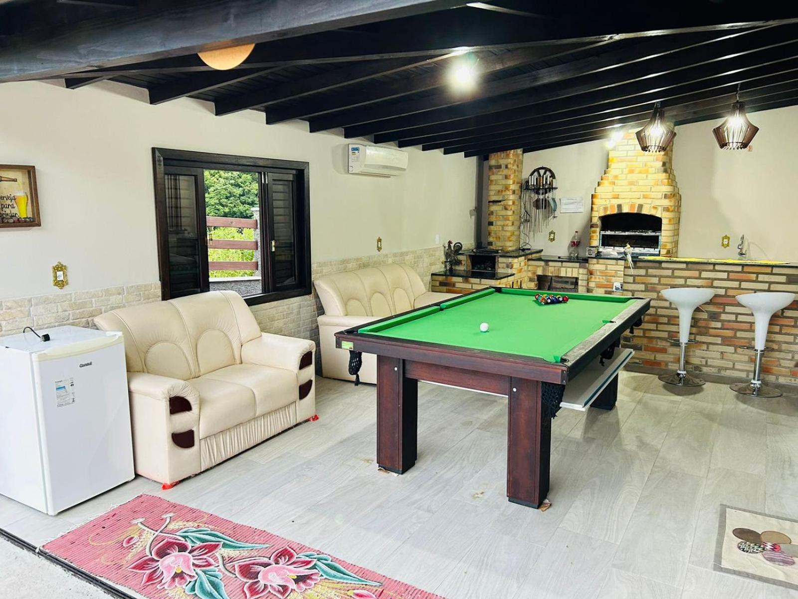 SÍTIO CANTINHO DO SOSSEGO, Casa de campo, pescaria, lareira, jogos de bilhar, area gourmet etc
