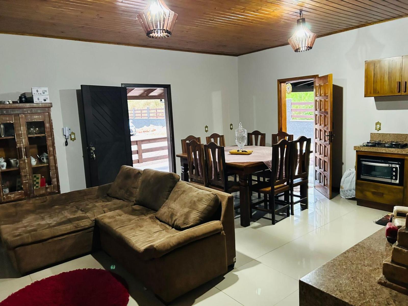 SÍTIO CANTINHO DO SOSSEGO, Casa de campo, pescaria, lareira, jogos de bilhar, area gourmet etc