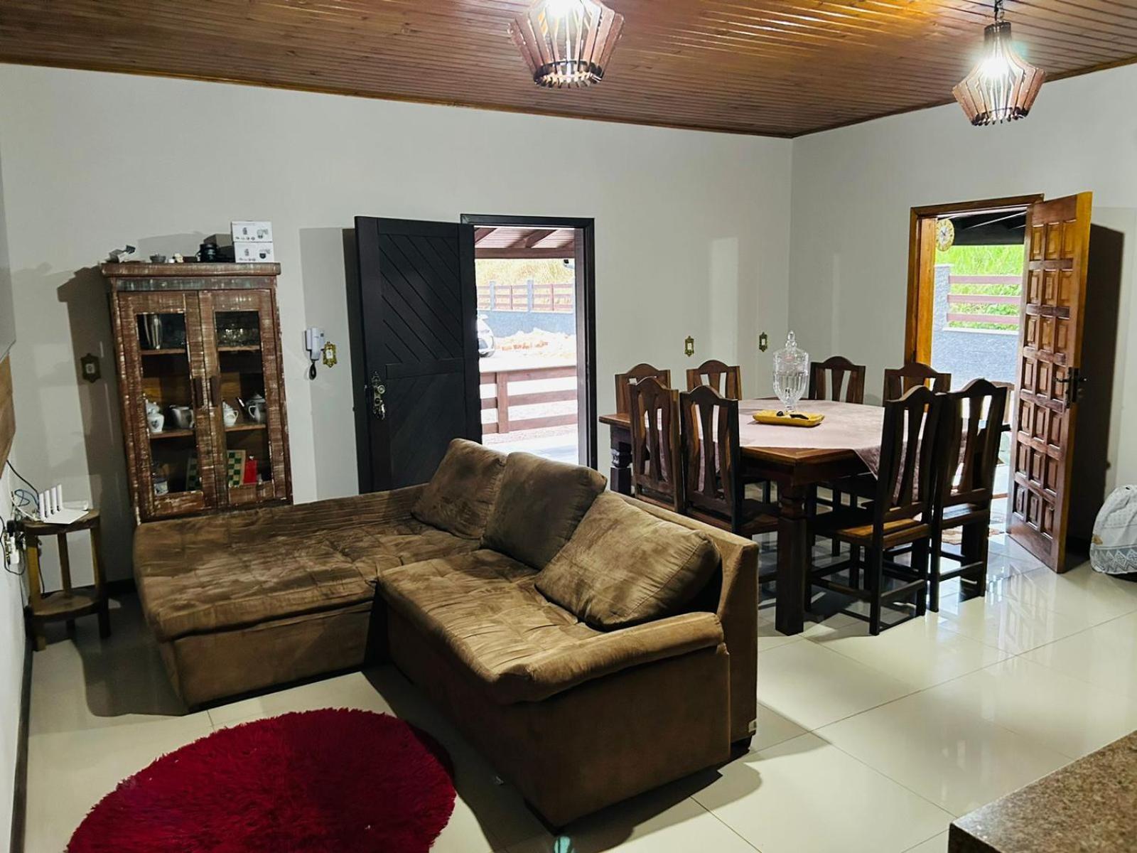 SÍTIO CANTINHO DO SOSSEGO, Casa de campo, pescaria, lareira, jogos de bilhar, area gourmet etc