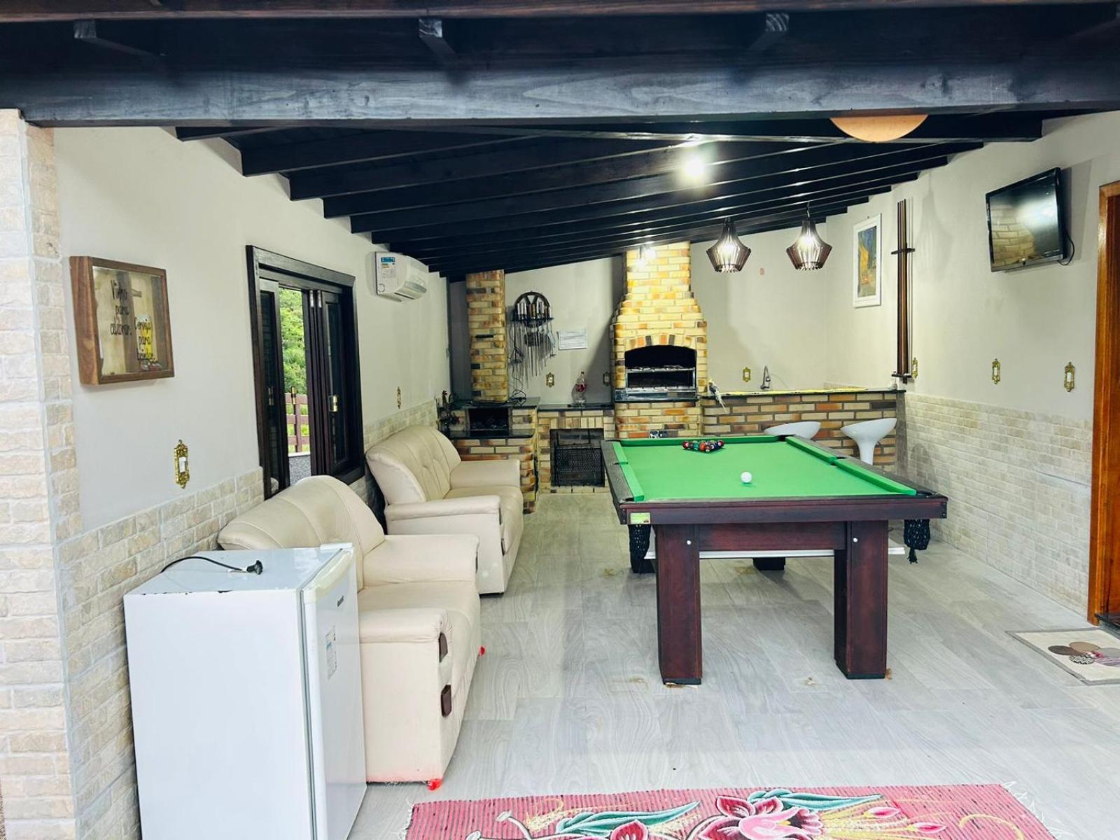 SÍTIO CANTINHO DO SOSSEGO, Casa de campo, pescaria, lareira, jogos de bilhar, area gourmet etc
