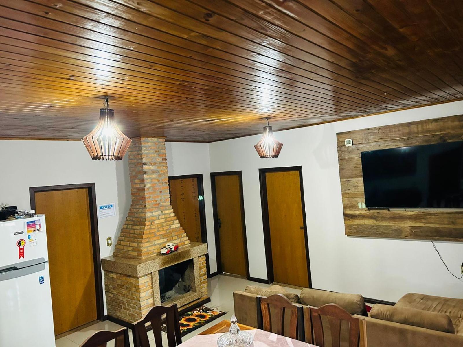SÍTIO CANTINHO DO SOSSEGO, Casa de campo, pescaria, lareira, jogos de bilhar, area gourmet etc