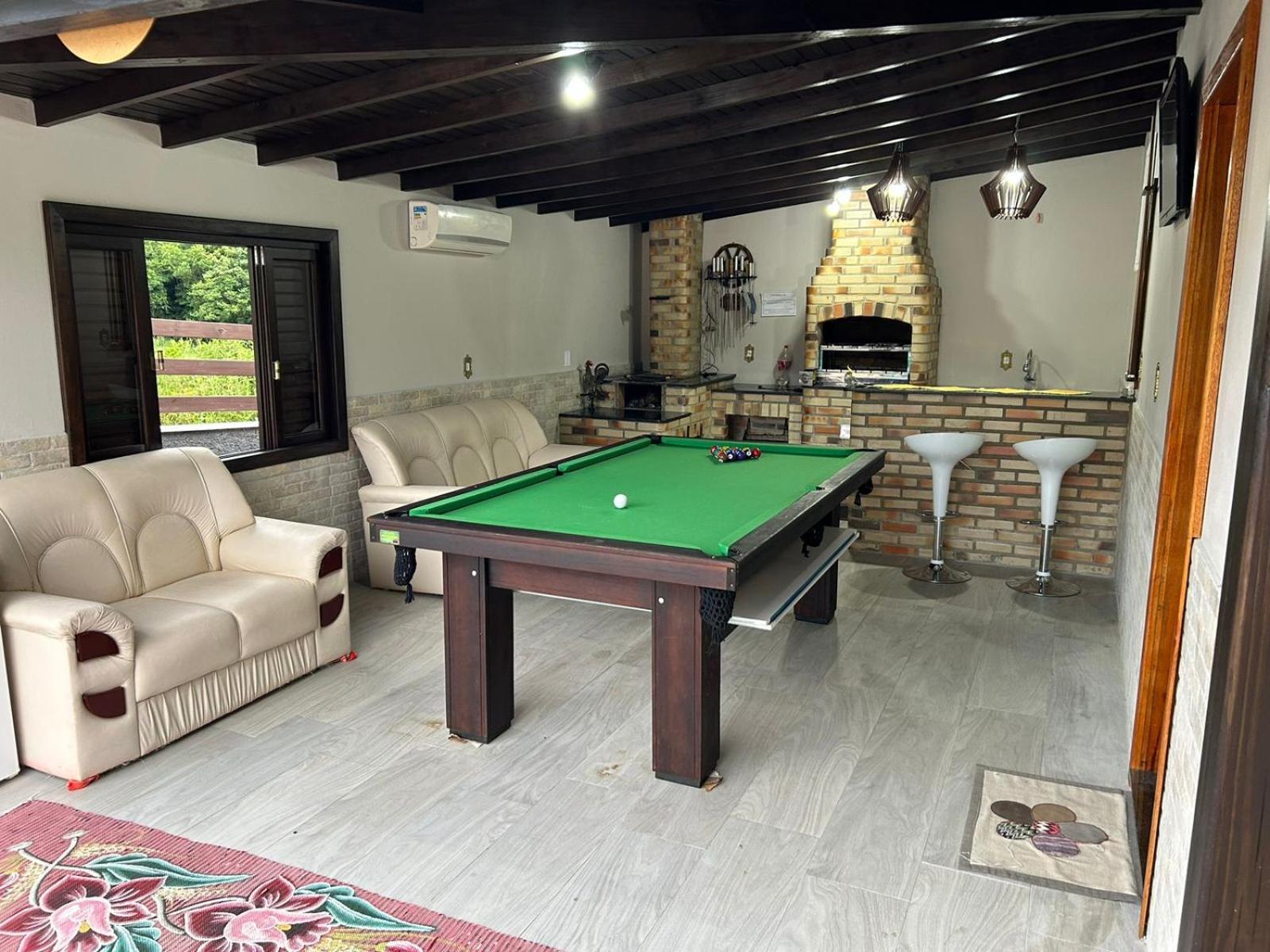 SÍTIO CANTINHO DO SOSSEGO, Casa de campo, pescaria, lareira, jogos de bilhar, area gourmet etc