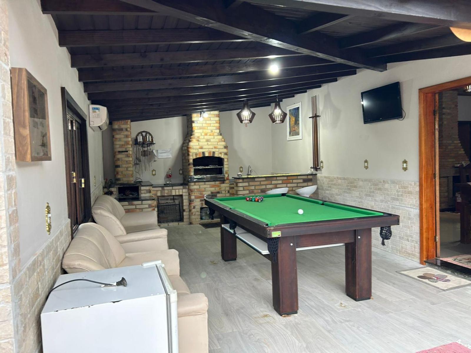 SÍTIO CANTINHO DO SOSSEGO, Casa de campo, pescaria, lareira, jogos de bilhar, area gourmet etc