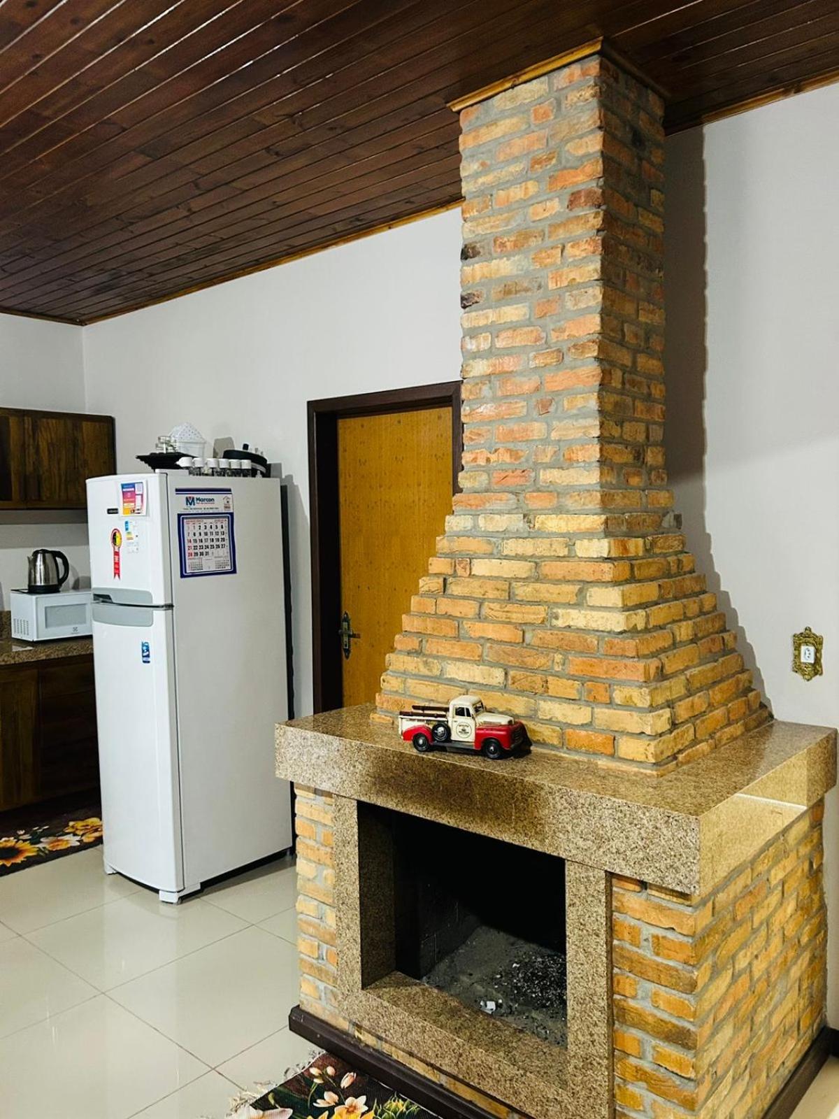 SÍTIO CANTINHO DO SOSSEGO, Casa de campo, pescaria, lareira, jogos de bilhar, area gourmet etc