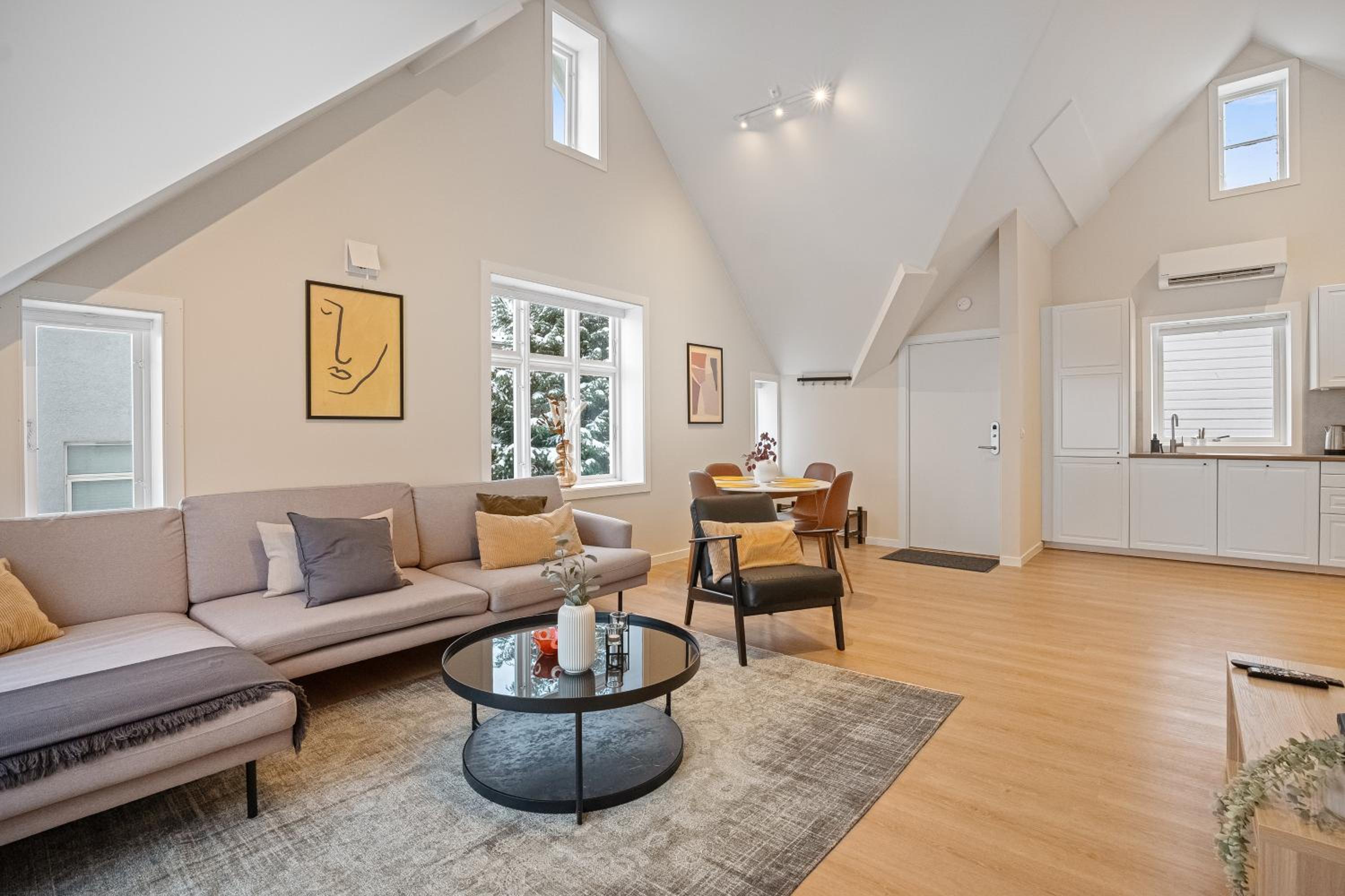 Hotel Unique and Spacious Apt close to City Centre - Image 1