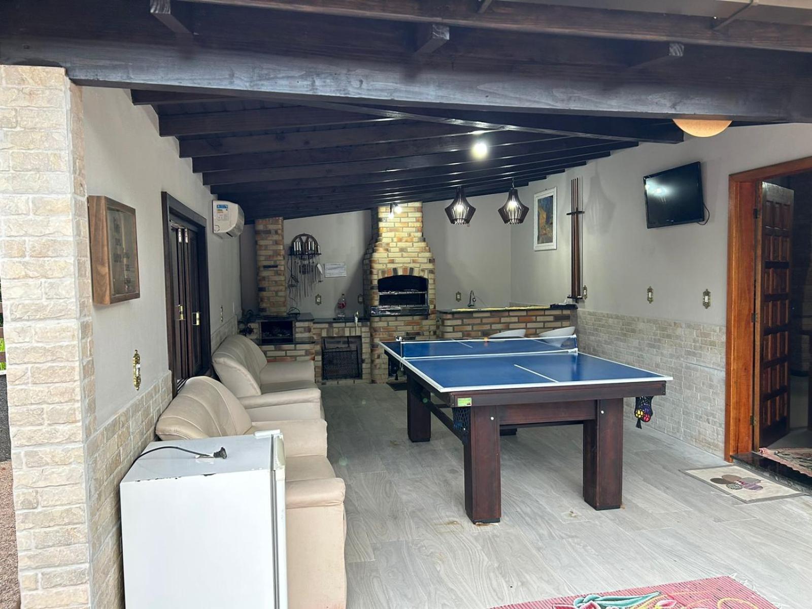 SÍTIO CANTINHO DO SOSSEGO, Casa de campo, pescaria, lareira, jogos de bilhar, area gourmet etc