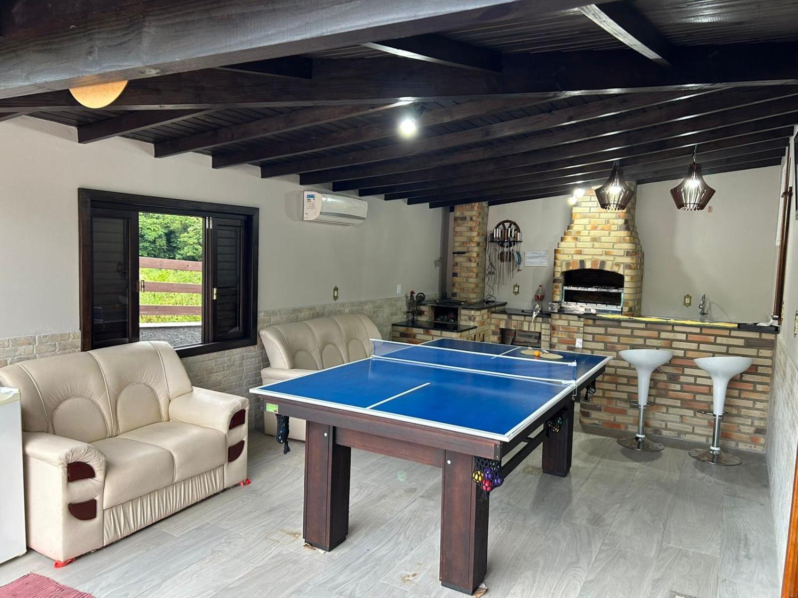 SÍTIO CANTINHO DO SOSSEGO, Casa de campo, pescaria, lareira, jogos de bilhar, area gourmet etc