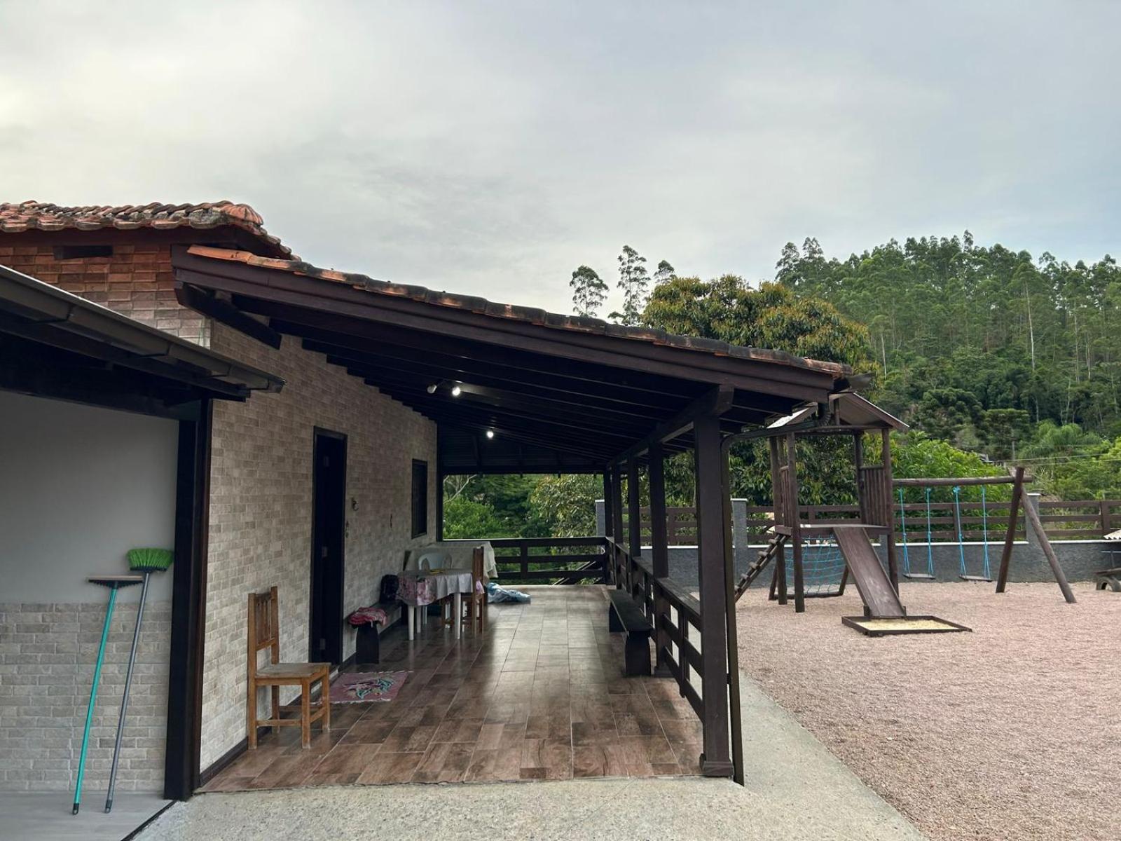 SÍTIO CANTINHO DO SOSSEGO, Casa de campo, pescaria, lareira, jogos de bilhar, area gourmet etc