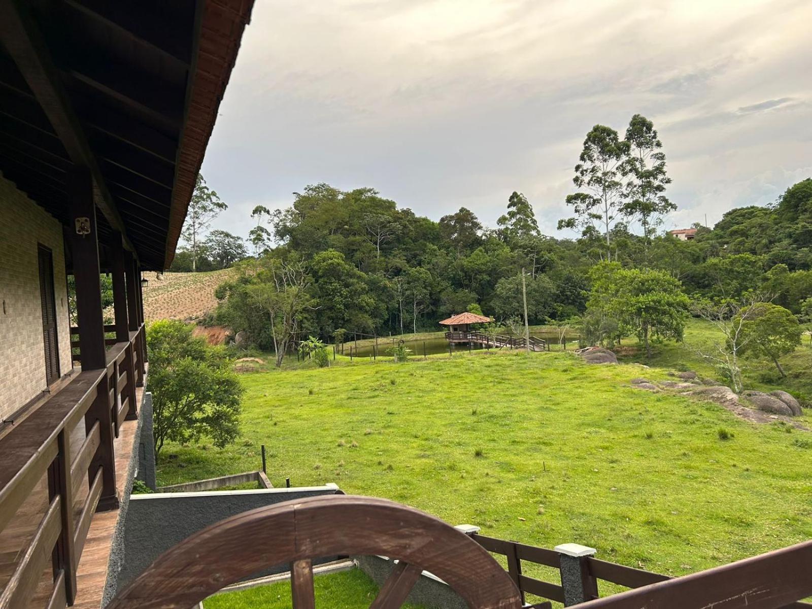 SÍTIO CANTINHO DO SOSSEGO, Casa de campo, pescaria, lareira, jogos de bilhar, area gourmet etc