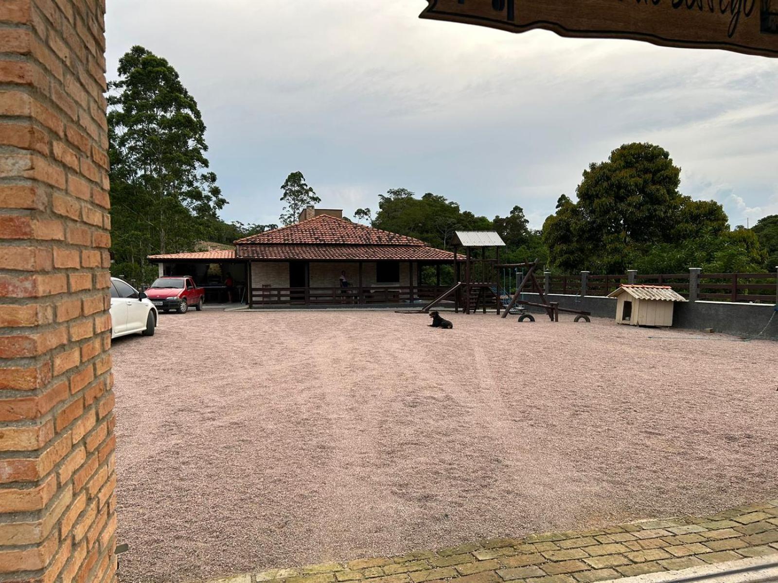 SÍTIO CANTINHO DO SOSSEGO, Casa de campo, pescaria, lareira, jogos de bilhar, area gourmet etc