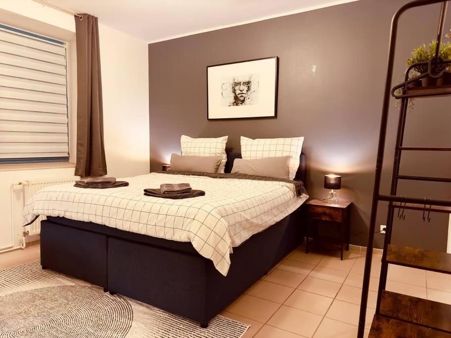Spacious 70sqm Apartment Sleeps 6 Free Parking