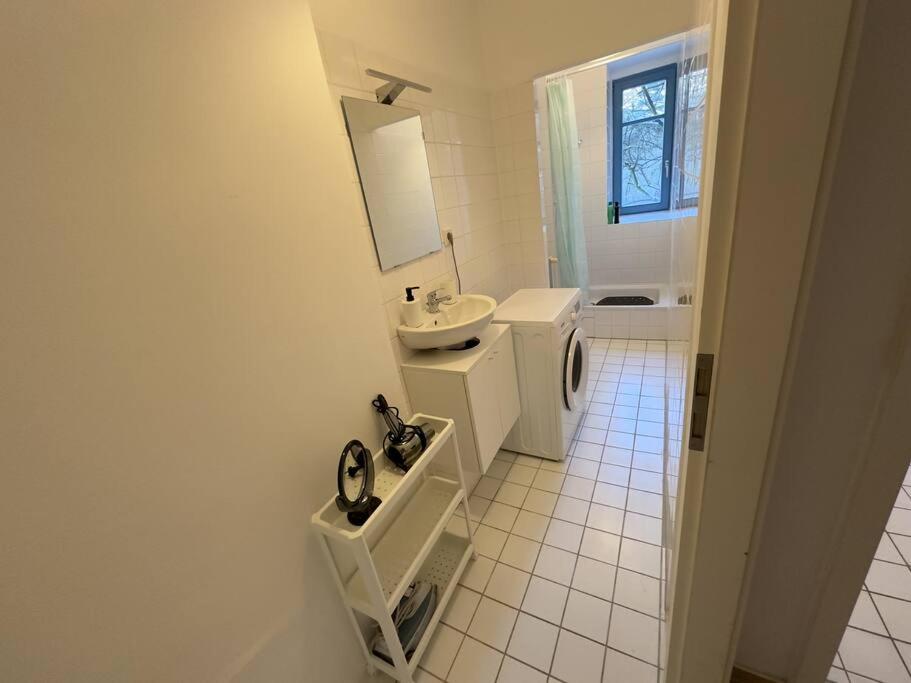 Spacious 70sqm Apartment Sleeps 6 Free Parking