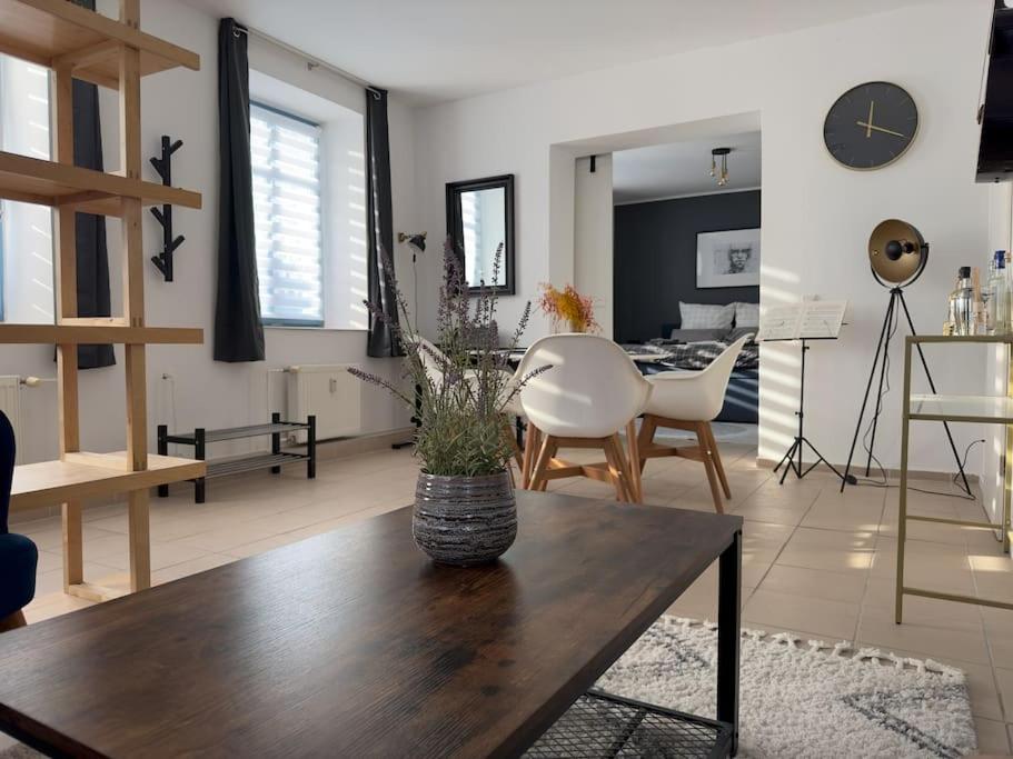 Spacious 70sqm Apartment Sleeps 6 Free Parking