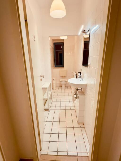 Spacious 70sqm Apartment Sleeps 6 Free Parking