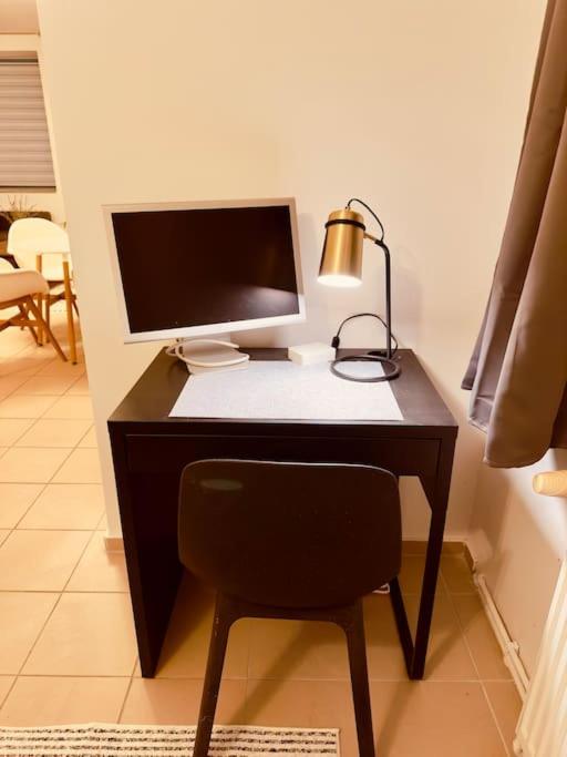 Spacious 70sqm Apartment Sleeps 6 Free Parking