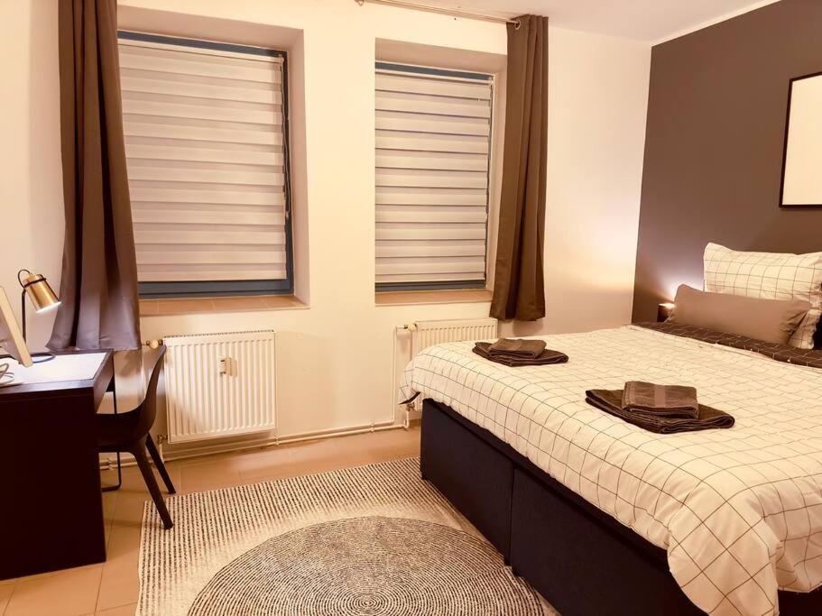 Spacious 70sqm Apartment Sleeps 6 Free Parking