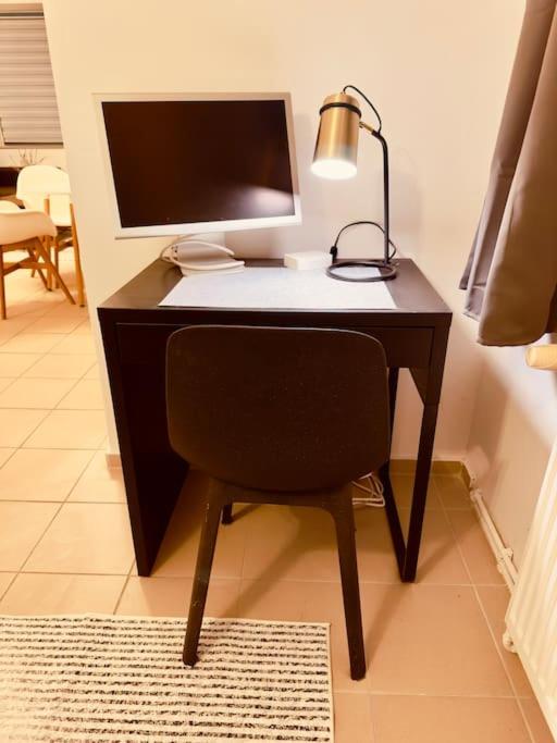 Spacious 70sqm Apartment Sleeps 6 Free Parking