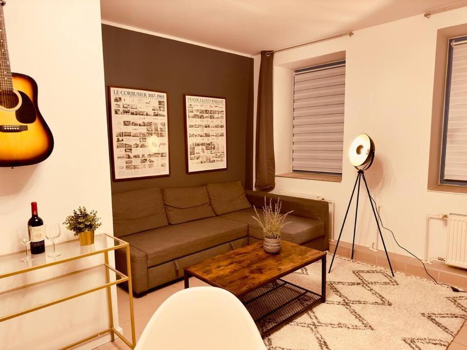Spacious 70sqm Apartment Sleeps 6 Free Parking