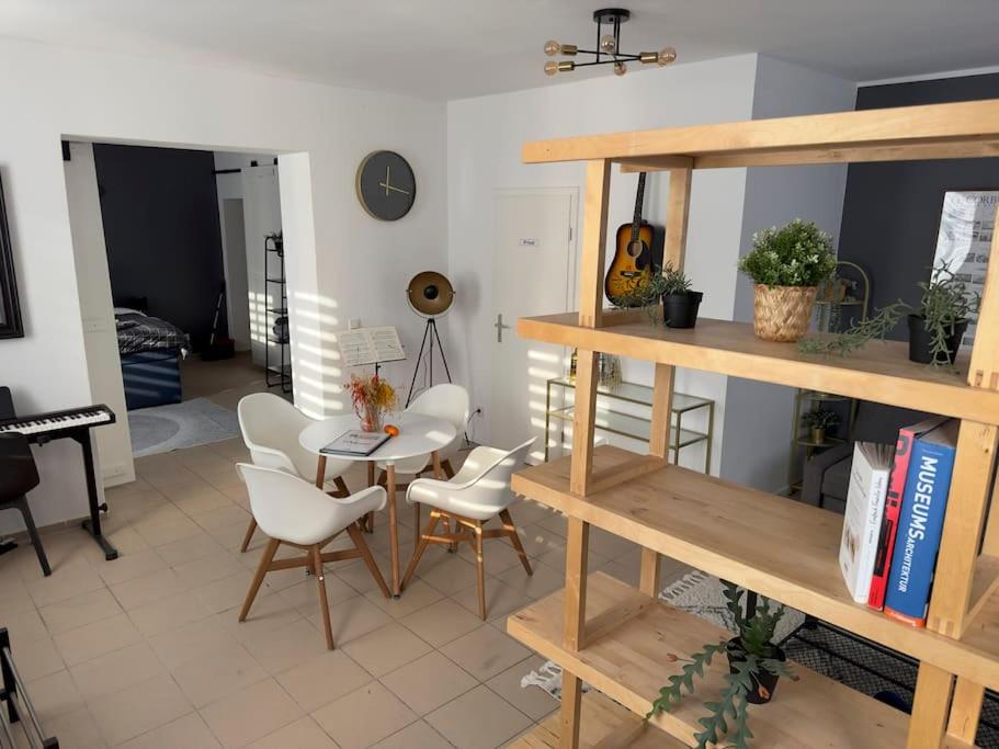 Spacious 70sqm Apartment Sleeps 6 Free Parking