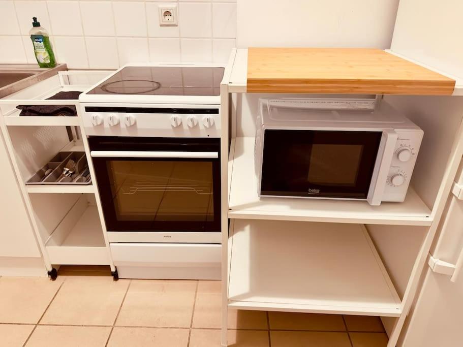 Spacious 70sqm Apartment Sleeps 6 Free Parking
