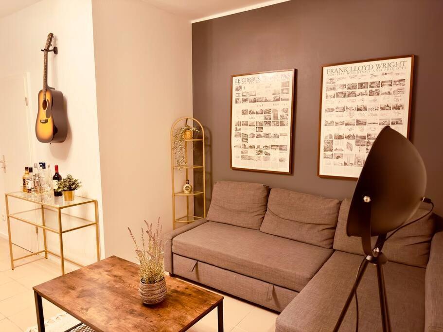 Spacious 70sqm Apartment Sleeps 6 Free Parking