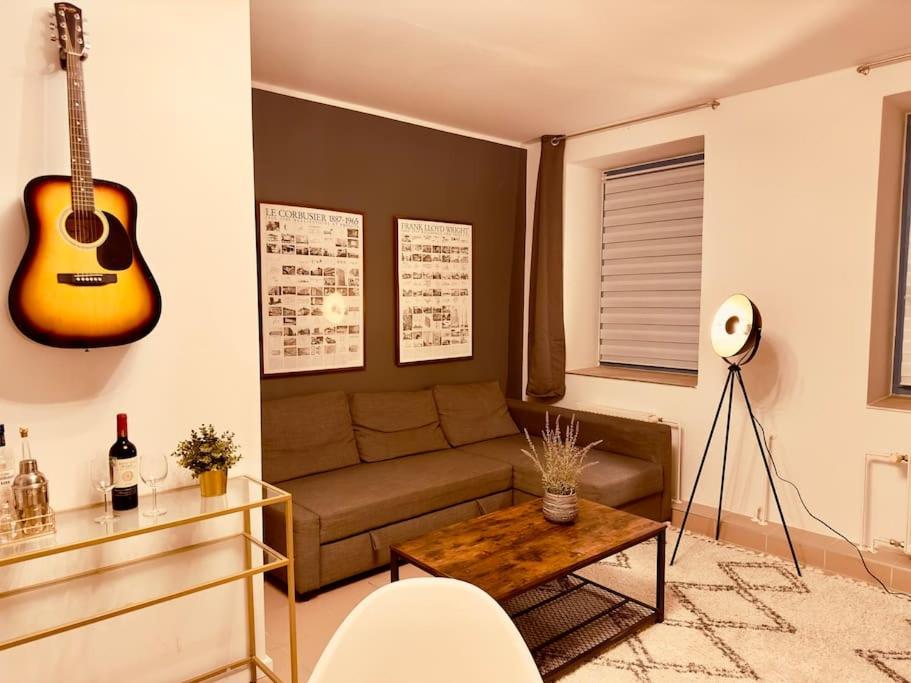 Spacious 70sqm Apartment Sleeps 6 Free Parking