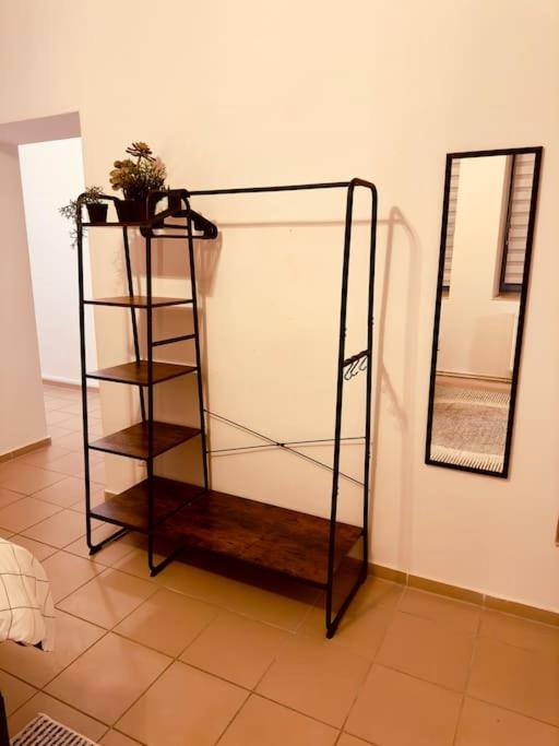 Spacious 70sqm Apartment Sleeps 6 Free Parking