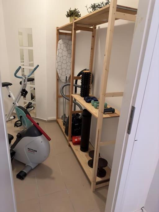 Spacious 70sqm Apartment Sleeps 6 Free Parking