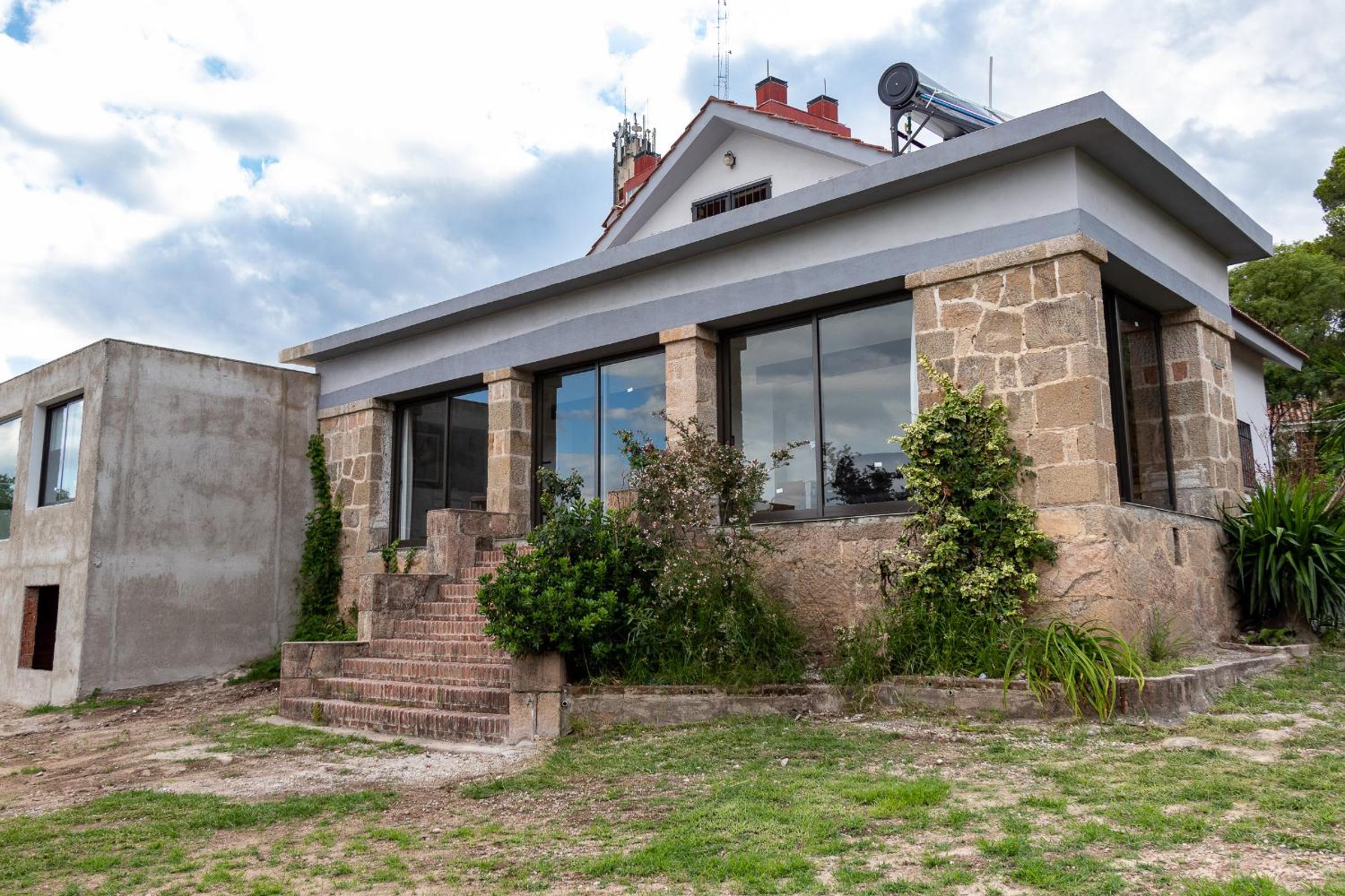 Casa con vista plena al lago y a la ciudad de Villa Carlos Paz IG alquilervillacarlospaz