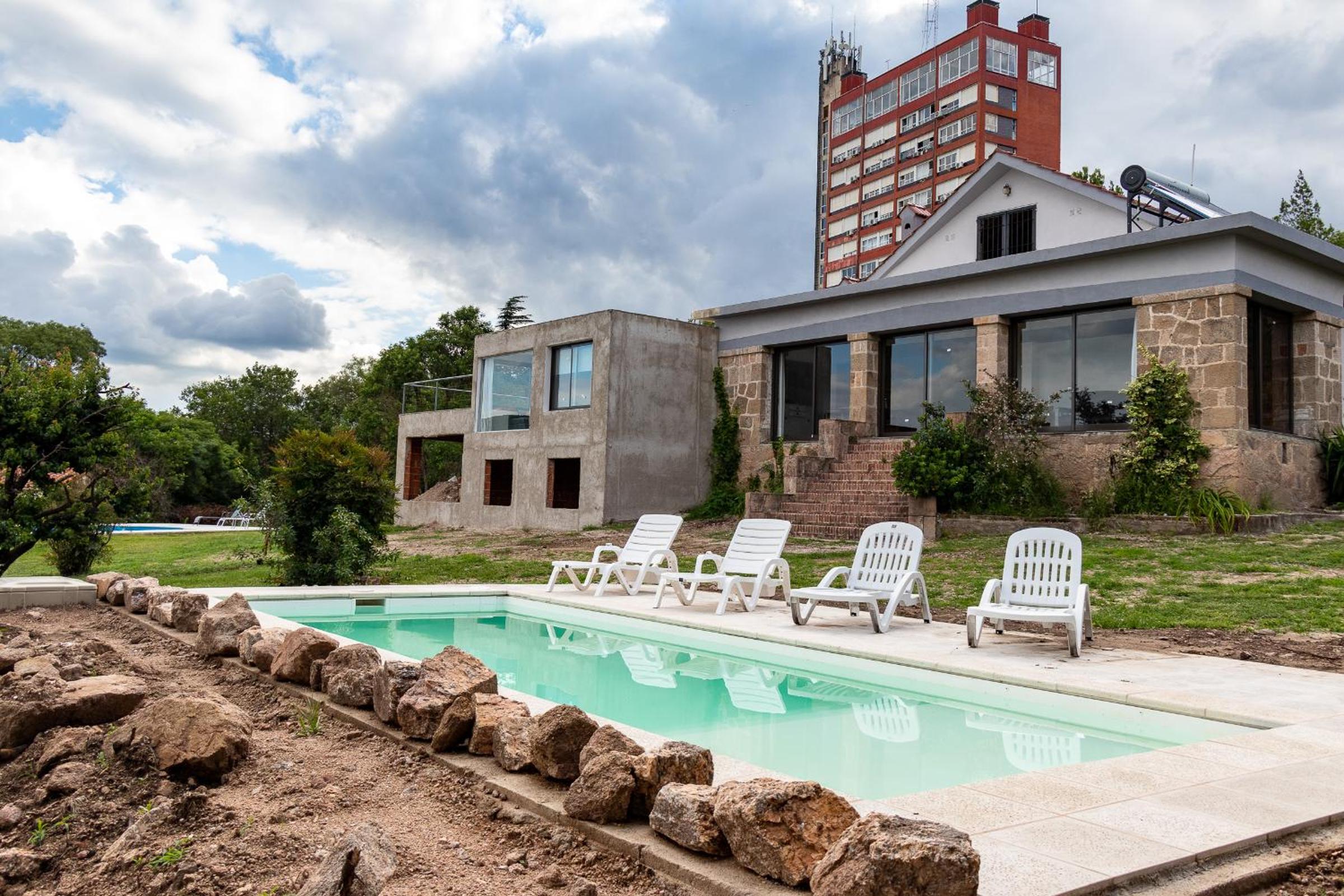 Casa con vista plena al lago y a la ciudad de Villa Carlos Paz IG alquilervillacarlospaz