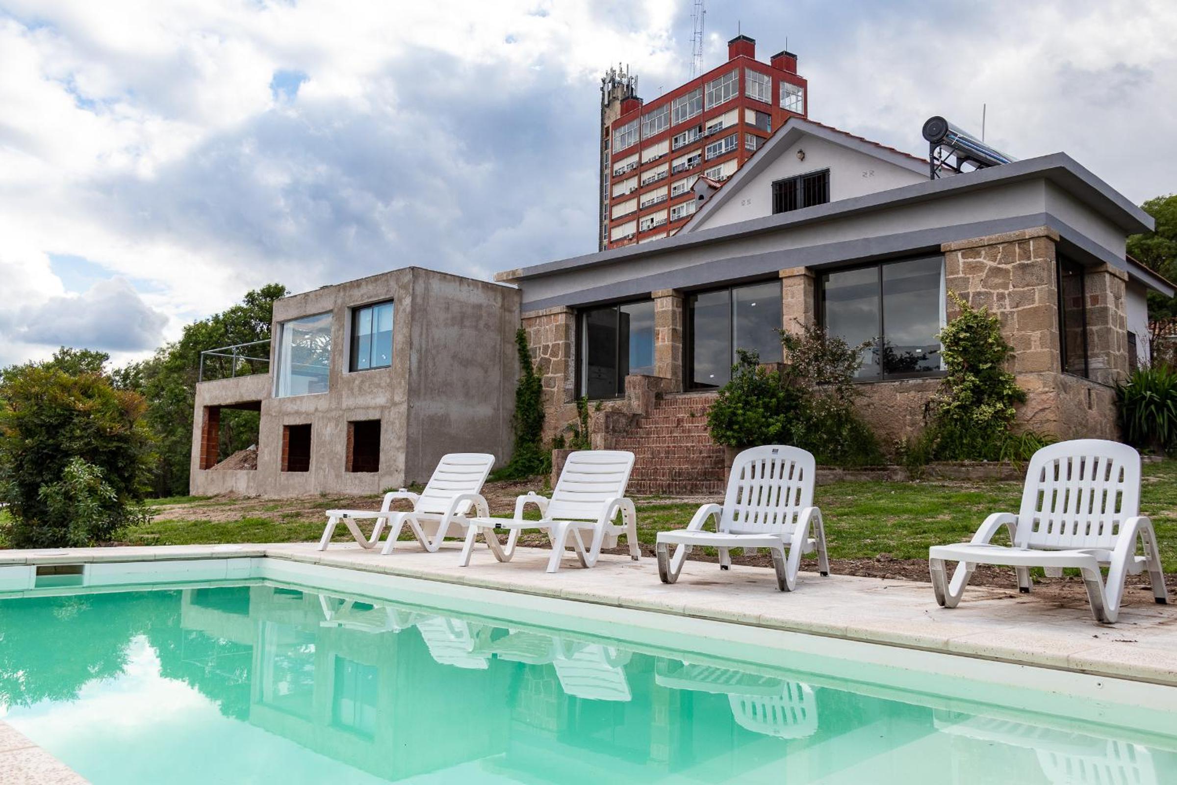 Casa con vista plena al lago y a la ciudad de Villa Carlos Paz IG alquilervillacarlospaz