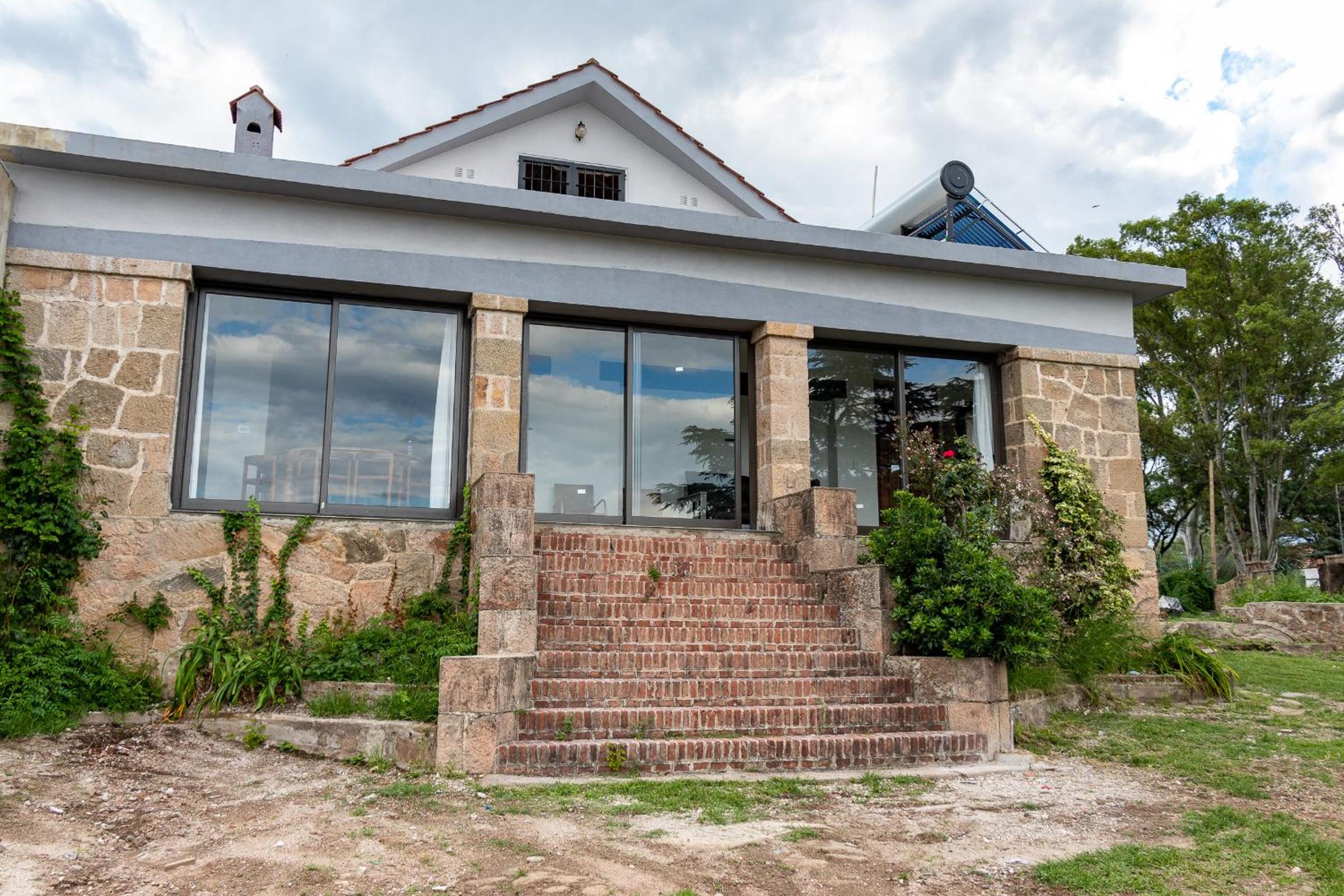 Casa con vista plena al lago y a la ciudad de Villa Carlos Paz IG alquilervillacarlospaz
