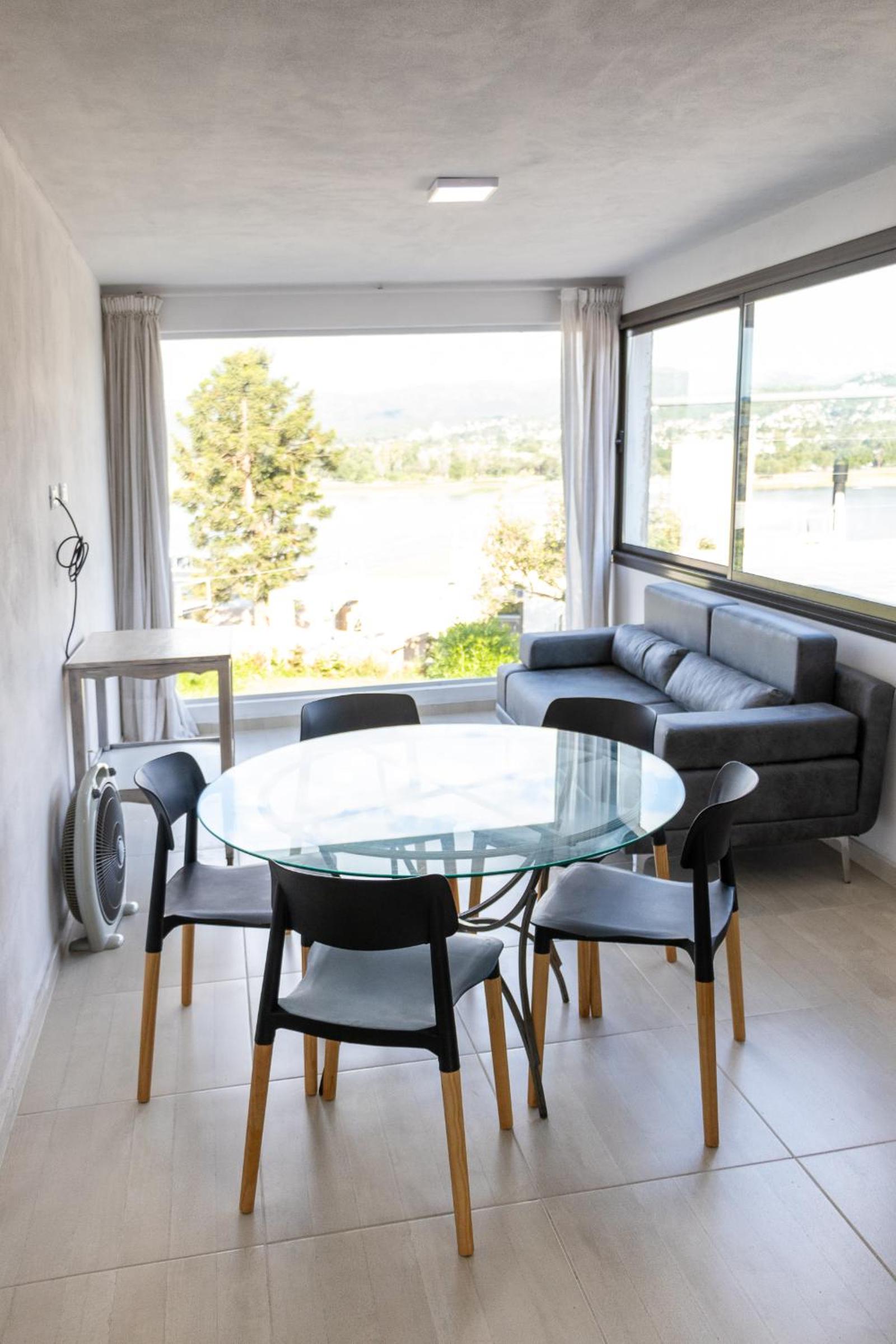 Casa con vista plena al lago y a la ciudad de Villa Carlos Paz IG alquilervillacarlospaz