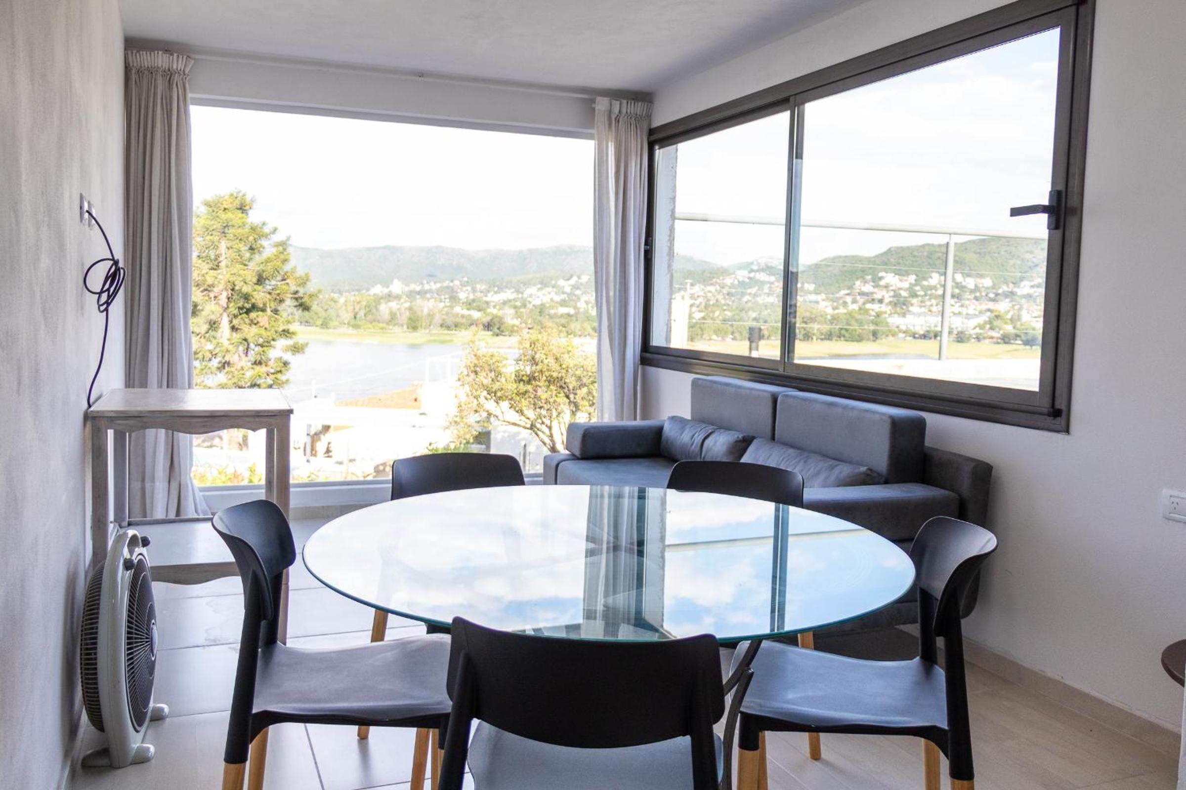 Casa con vista plena al lago y a la ciudad de Villa Carlos Paz IG alquilervillacarlospaz